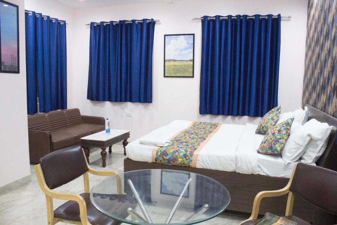 Jsb Hotel Faridabad Exterior foto